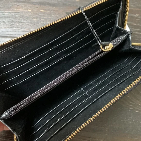 BCBG wallet - Picture 3 of 5